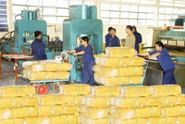Cao su xuất khẩu giá giảm, lượng tăng