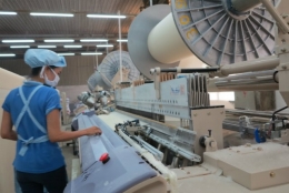 Doanh nghiệp dệt may trong nước khó tìm đơn hàng mới